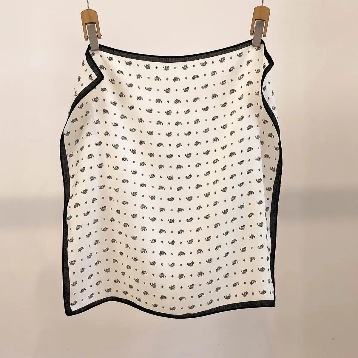 

Handkerchief Headscarf Square Silk Scarf Hijab Luxury Bandana Shawl Ribbon Foulards Femme Wraps Accesories Bandana
