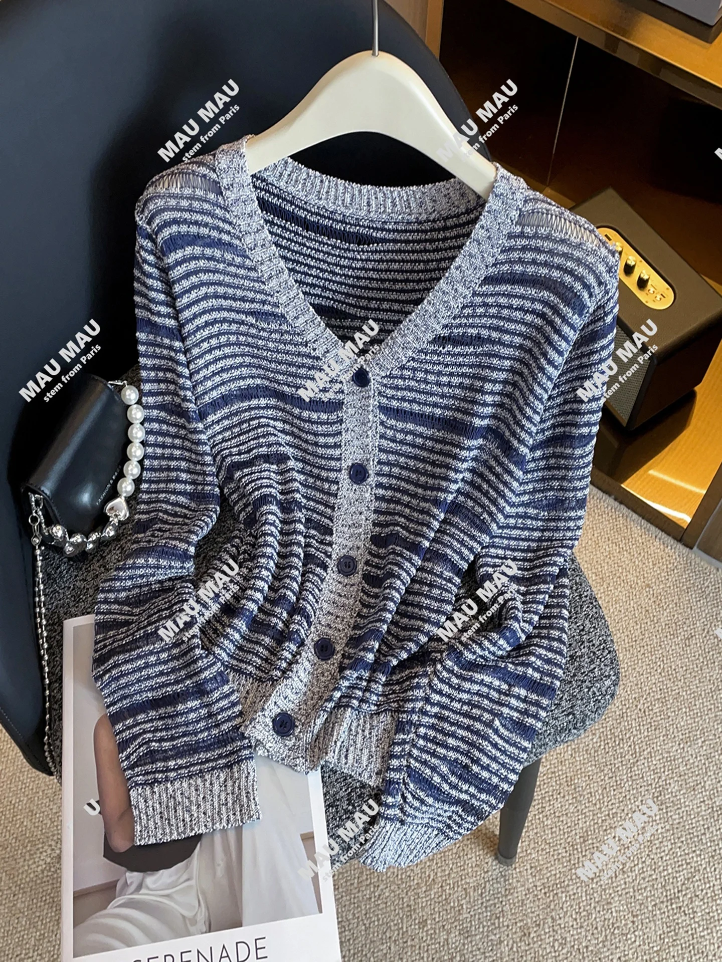 Maglione cardigan aperto lavorato a maglia a righe americane pigre da donna Autunno Faion Morbido medio sottile con bottoni a V Design lungo Sl...