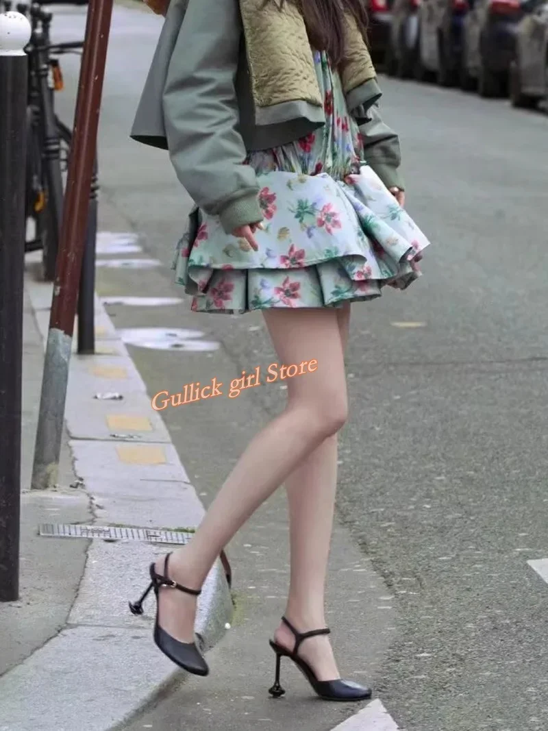 كريستال الأزرق ساحة تو مضخات الكاحل مشبك حزام خنجر رقيقة عالية الكعب المدرج 2025 الصيف الربيع النساء فستان أحذية اليدوية