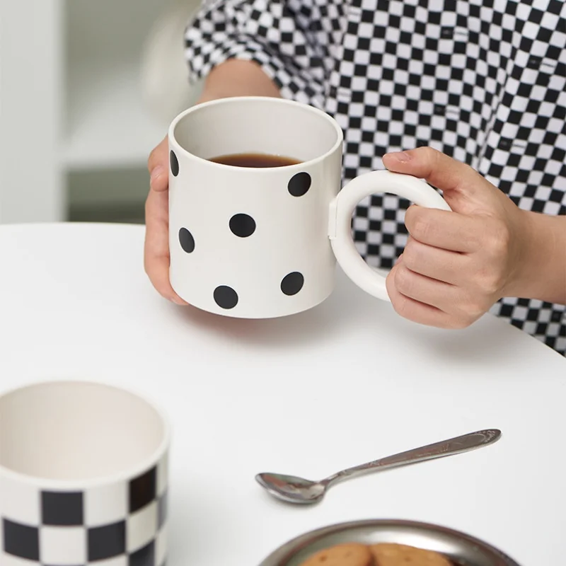 Creative Water Cup Plastic Mug Nordic Coffee Cups with Big Handrip Checkerboard Big Juice Mugs Toothbrush Cup