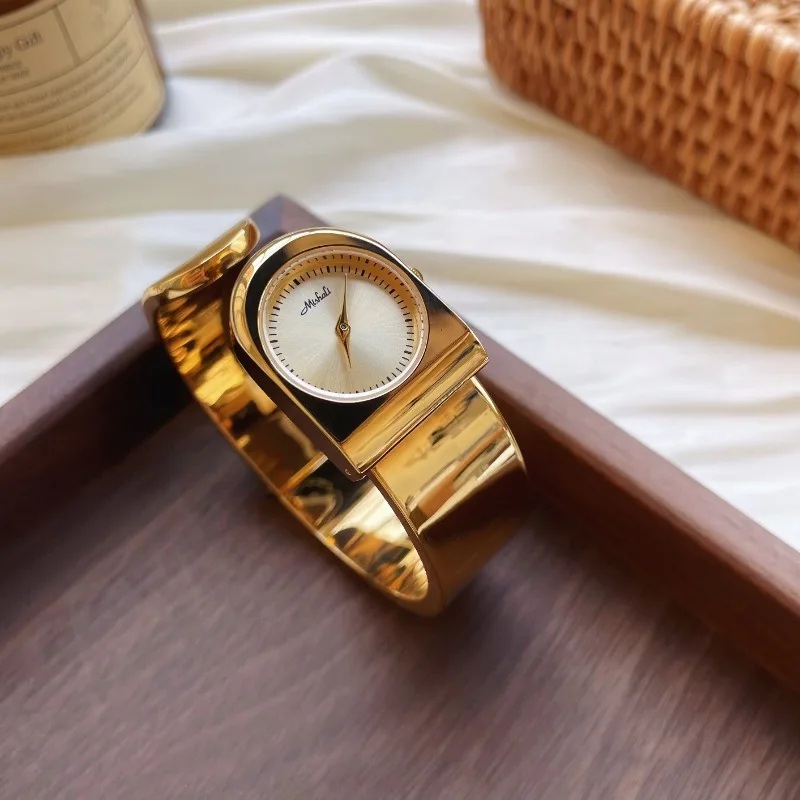 New 2026 Fashion Women's Watch Fashion Stainless Steel Waterproof Bracelet Type Women's Quartz Watch Gift Box Suitable for Gifts