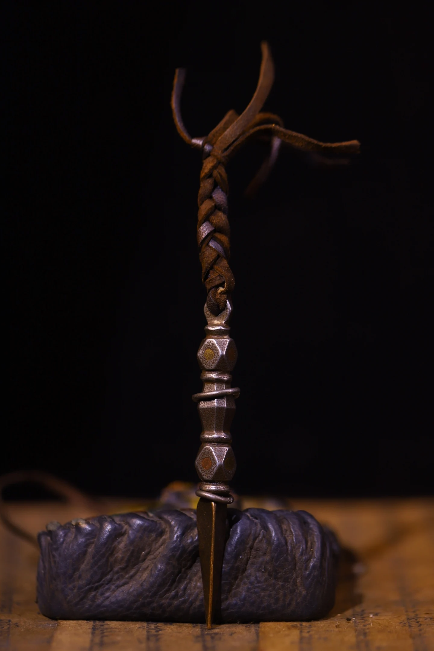 

4"Tiantie Cinnabar Wear texture Hand woven leather rope Dorje Vajra Phurpa Pendant Amulet Dharam Worship Hall