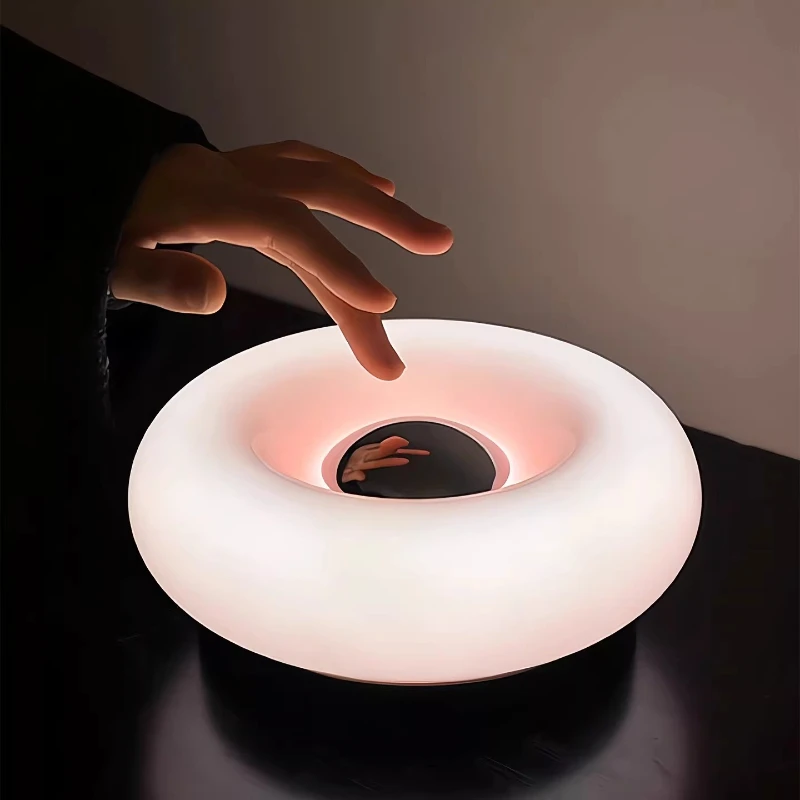 Cute Donut Touch Table Lamps Bedroom Bedside Bar Cafe Bauhaus Design Atmosphere Desk Light Solid Wood Charging Lighting Fixtures