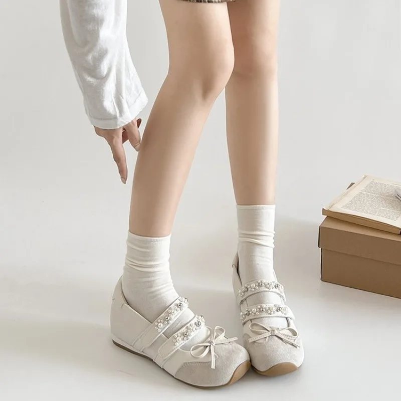 Zapatos deportivos versátiles de boca poco profunda Mary Jane para mujer Xia 2025, nuevos zapatos de entrenamiento moral con realce interior Retro