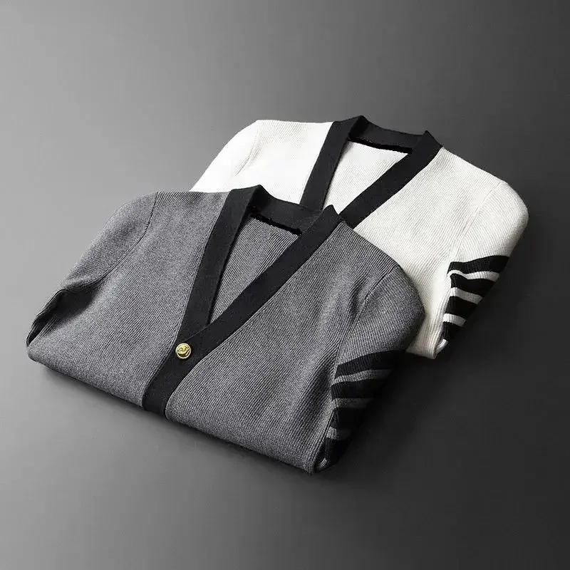 Long Sleeve White With Pockets Knit Cardigan Man Designer Korean Style Sweater for Men Harajuku Top High Quality Vintage Coats