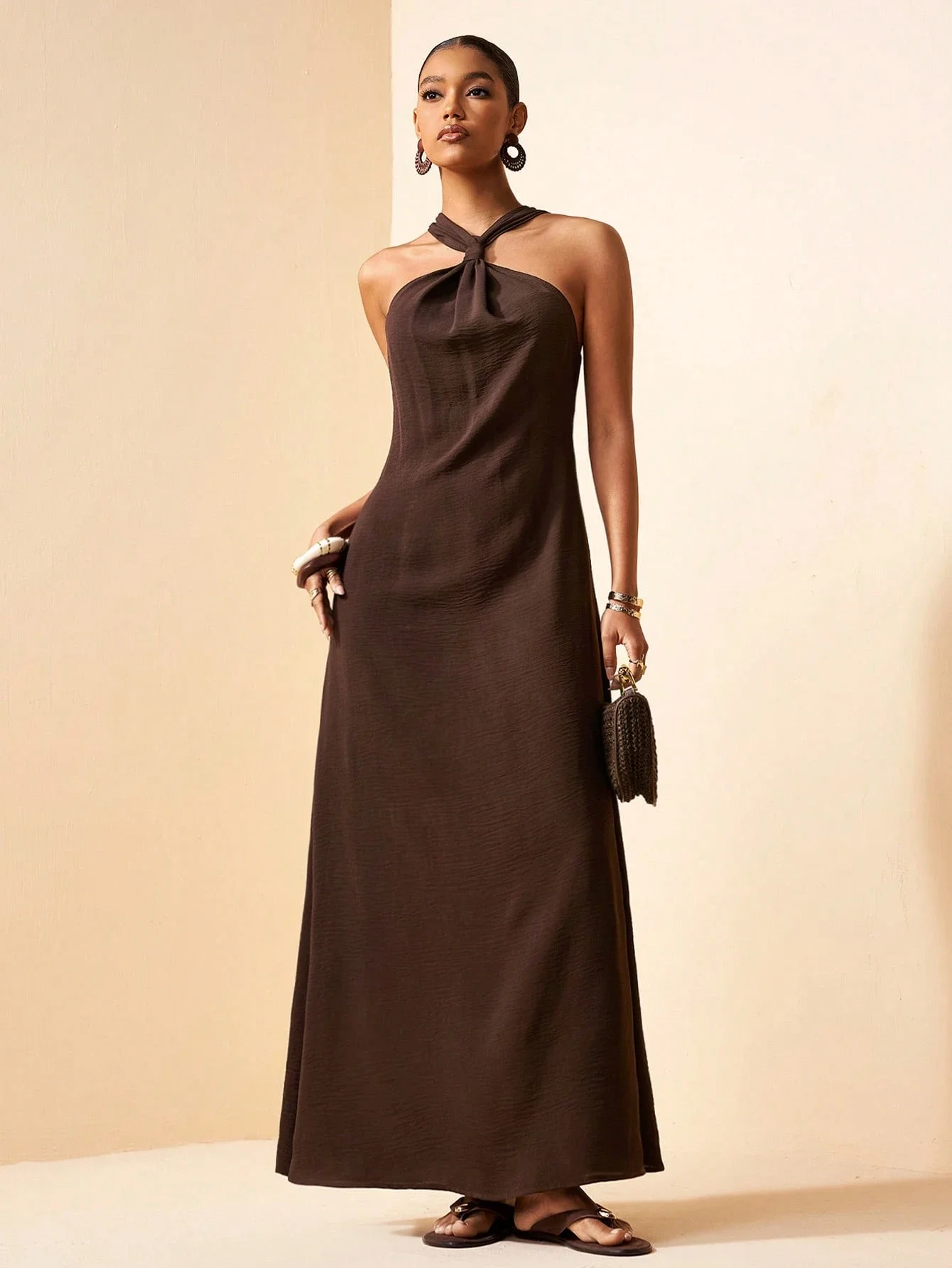 

Элегантное коричневое женское платье без рукавов с вырезом халтер, А-силуэта, длиной в пол