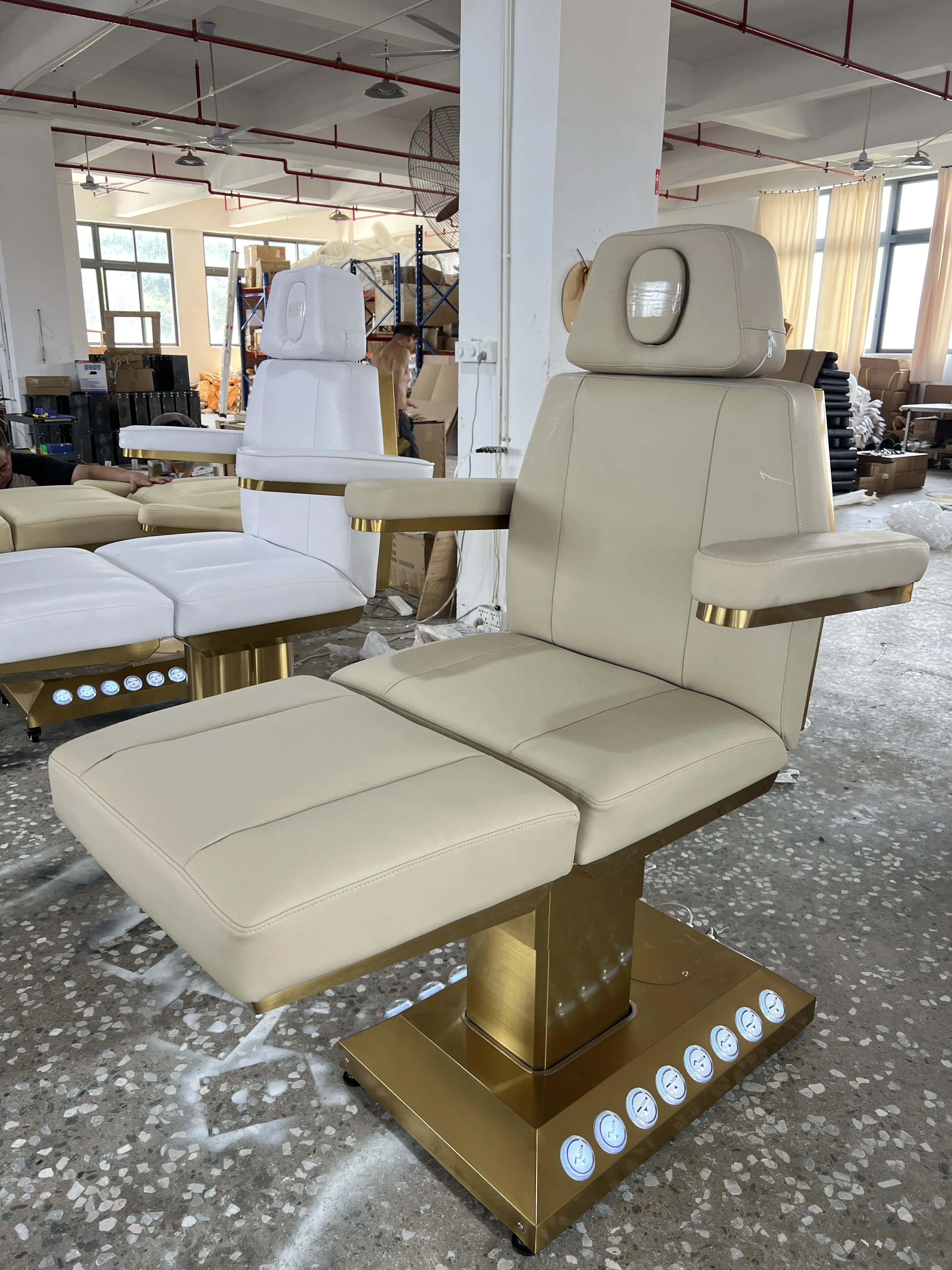 

2025 Latest Modern eyelash treatment salon electric massage beauty bed with motors.