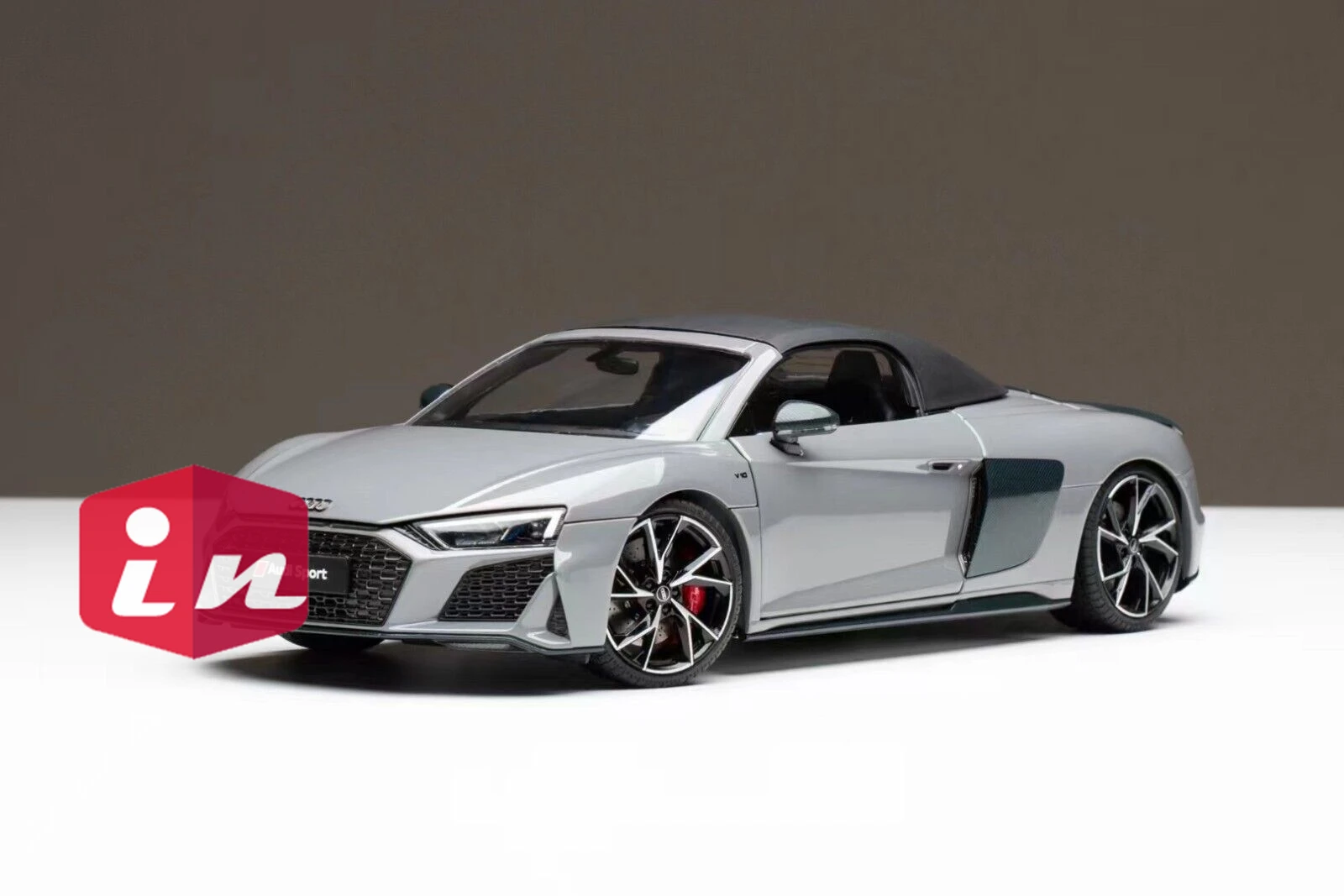 

R8 Spider Performance Nardo Gray Kengfai 1/18 DieCast Model Car Collection Limited Edition Hobby Toys