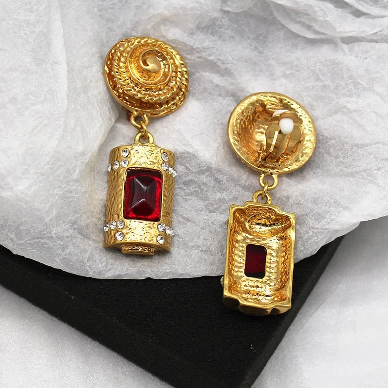 Palace style retro palace style earrings vintag wine red square geometric light luxury niche medieval large earrings