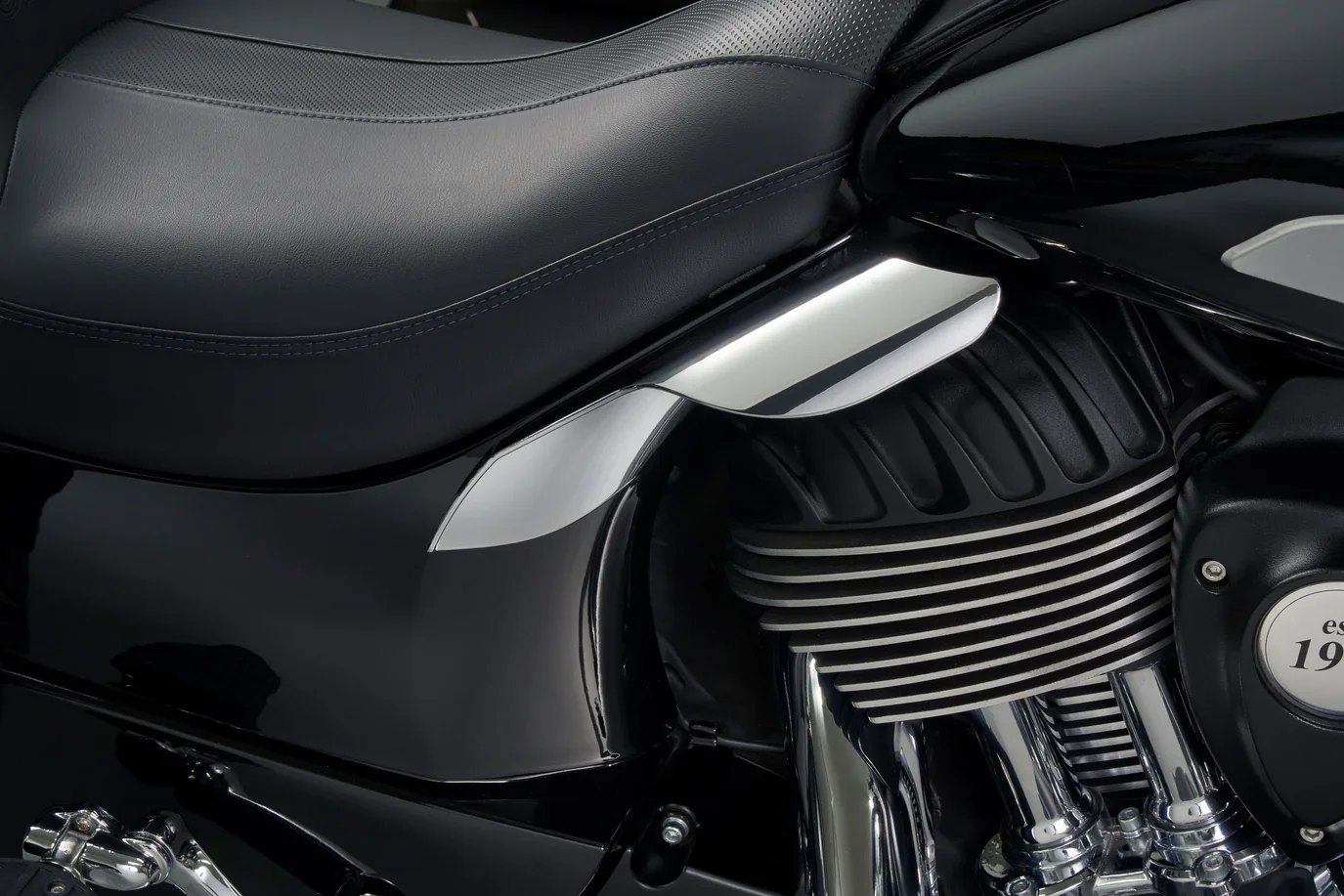FOR INDIAN Chief Chieftain Roadmaster Springfield Vintage 2023 2024 Motorcycle Mid-Frame Heat Shields Air Deflector Black Trim view 3