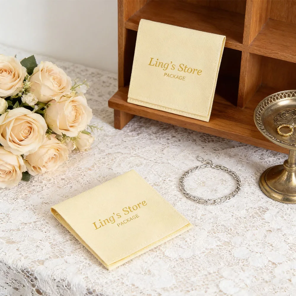 

50 шт. Модные персонализированные квадратные мешочки из микрофибры с логотипом для хранения и демонстрации ювелирных изделий, серег, колец, подарочные органайзеры