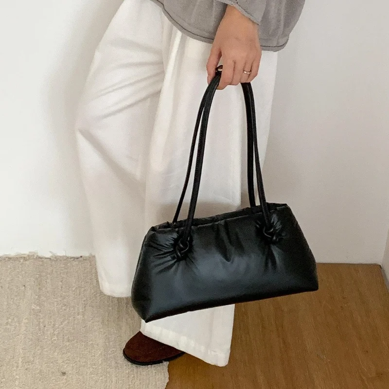 กระเป๋าสะพายไหล่ผู้หญิงแบบลำลอง ขนาดใหญ่ ดีไซน์ควิลท์ รุ่นใหม่ปี 2025 แฟชั่นสีพื้น ผ้าฝ้ายบุนวม ใช้ได้ทั้งผู้หญิงและผู้ชาย เหมาะสำหรับเดินทางไปทำงาน