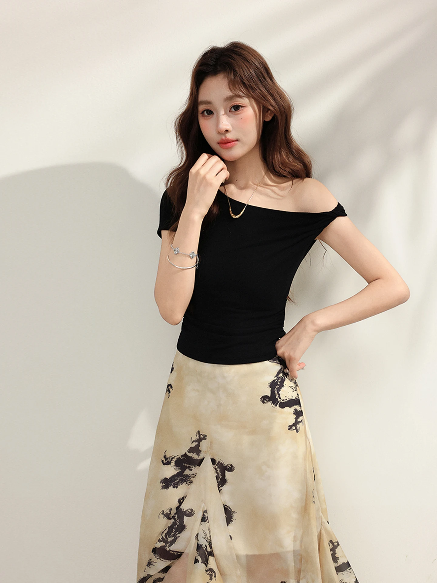 Slim Fit Short Sleeve Shoulder Bared T Shirt for Women Black Knot Twist Summer Fashion Casual Knitted Top Young Girls Style