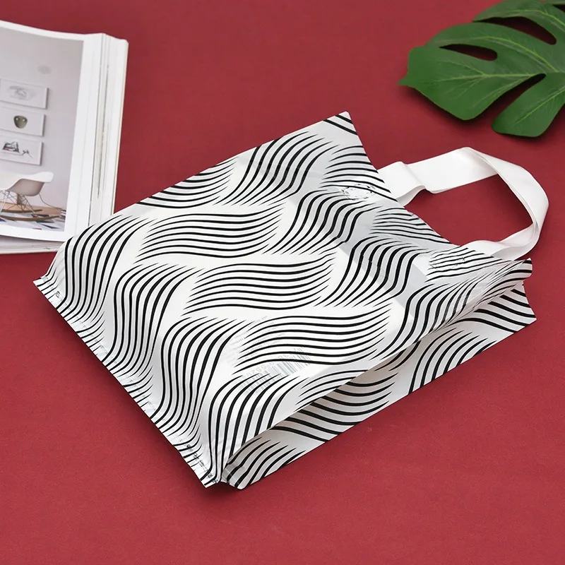 50Pcs/Lot Plastic Gift Packaging Bags Thicken Party Favor Bags High Quality Clothes Store Shopping Bags with Handles