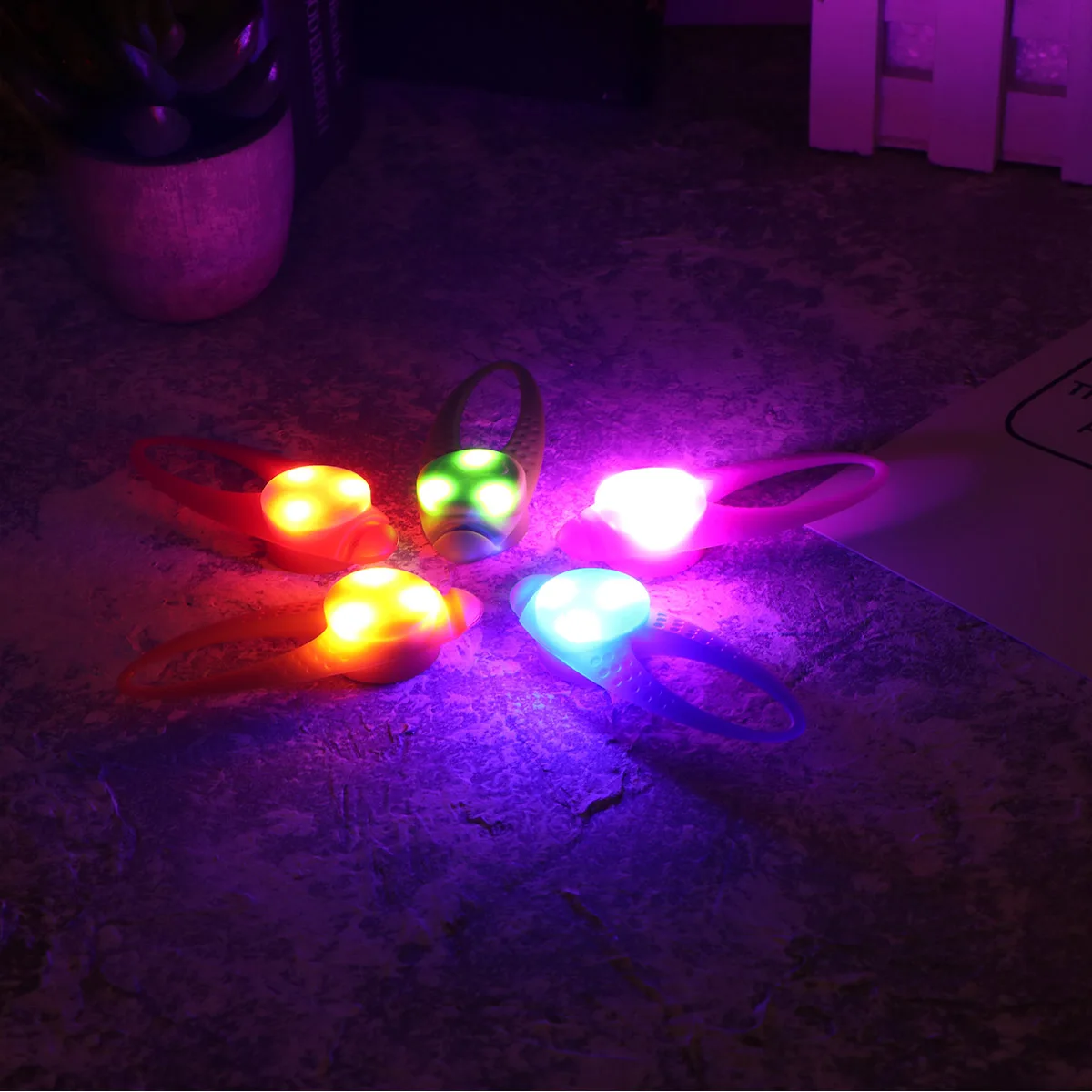

5pc LED Pendant Dog Collar Light Dog Lights For Night Walking for Night Walking Safety Warning Bone Design Pet Supplies