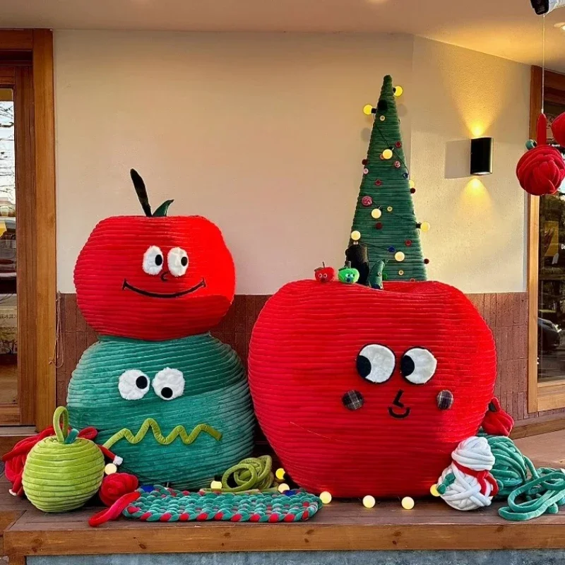 

Christmas large apple decoration wool ball Christmas tree mall window lobby Mei Chen clock in the photo