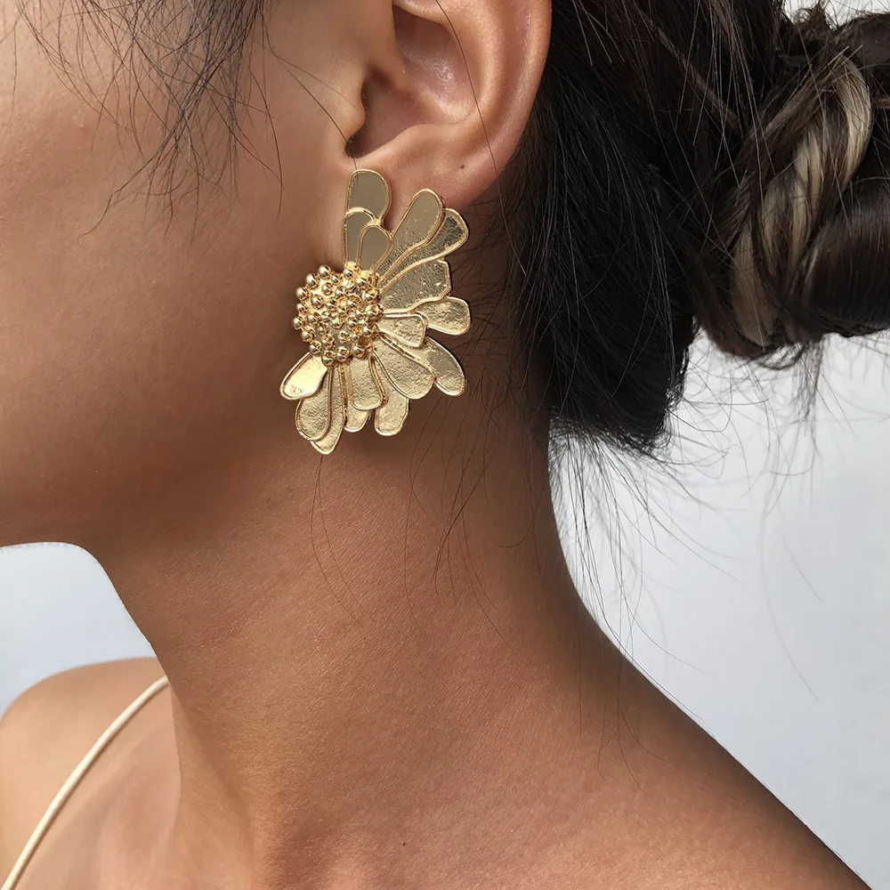 

Vintage Alloy Floral Stud Earrings For Women Charms Enamel Flower Petal Earrings Wedding Party Fashion Vacation Jewelry Gifts