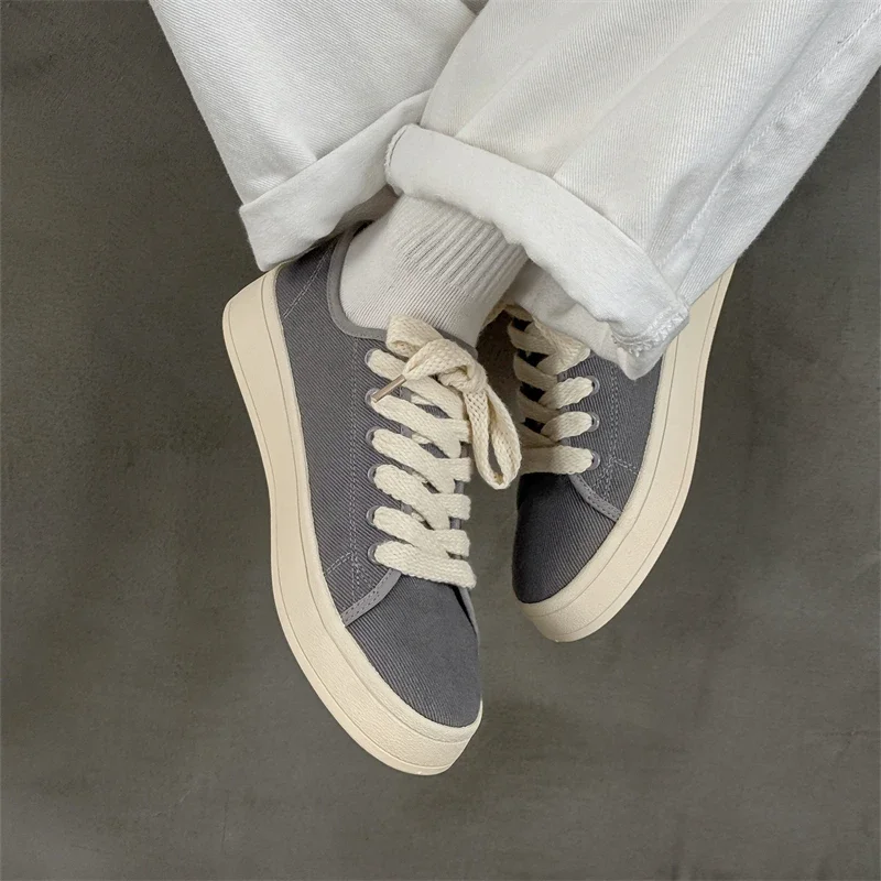 

Autumn New Men's Skateboarding Shoes Outdoor Sports Shoes Casual Versatile Shoes Trendy and Elegant Soft Sole and Soft Surface