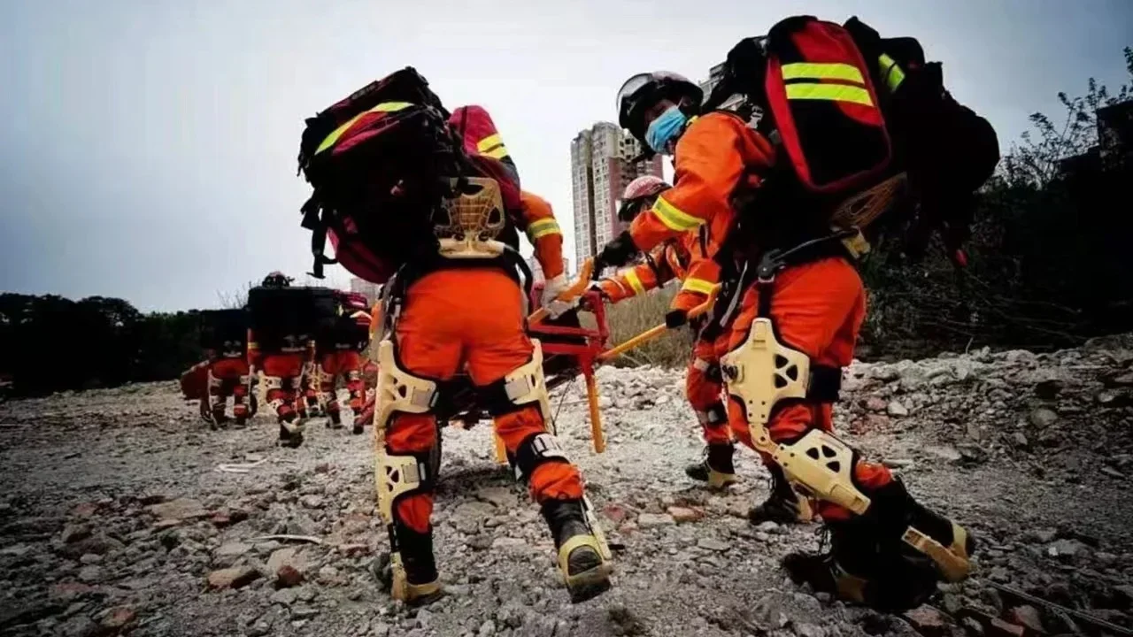 Fire Emergency Rescue To Reduce Weight Exoskeleton