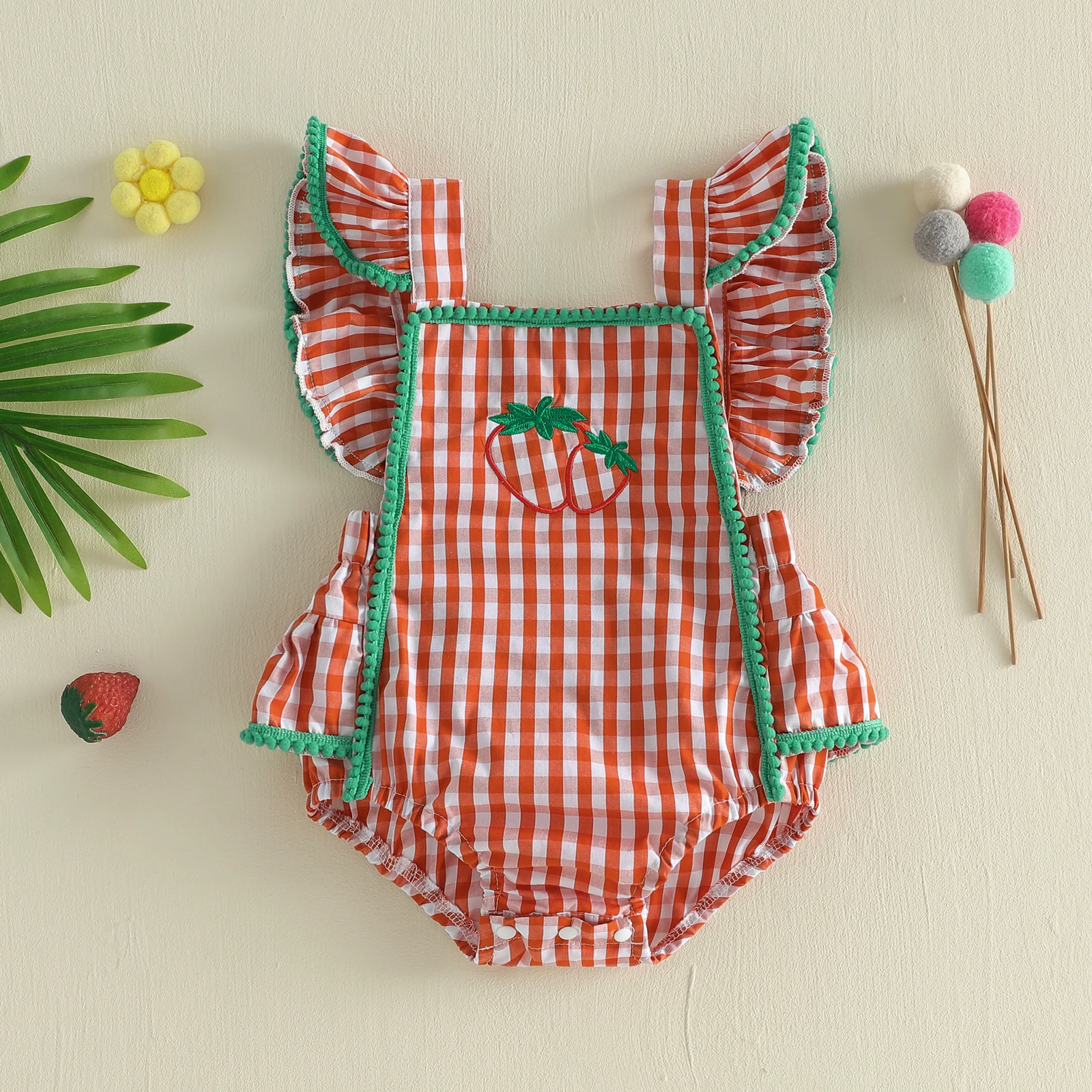 

Летний комбинезон для новорожденных девочек 0-18 месяцев с милой вышивкой клубники, в клетку, с рукавами-крылышками и квадратным вырезом горловины