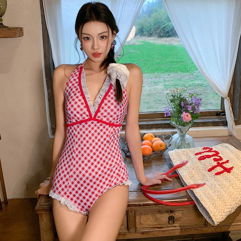 

Новый купальник 2026 года в стиле Pure Desire с кружевной отделкой и бретелью через шею – сексуальный цельный женский купальник с V-образным вырезом, облегающий, в клетку, для лета