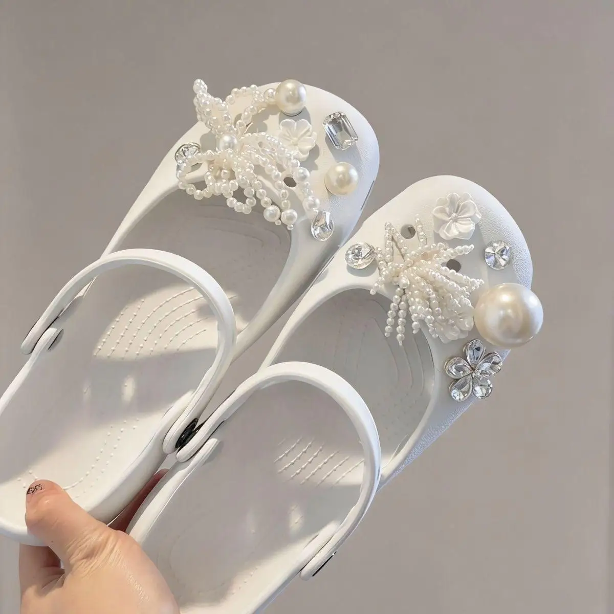 Zapatillas de ballet para mujer, sandalias, zapatos perforados para mujer, calzado de exterior para mujer, sandalias de playa de una sola pieza, pantuflas frescas para el hogar, para mujer