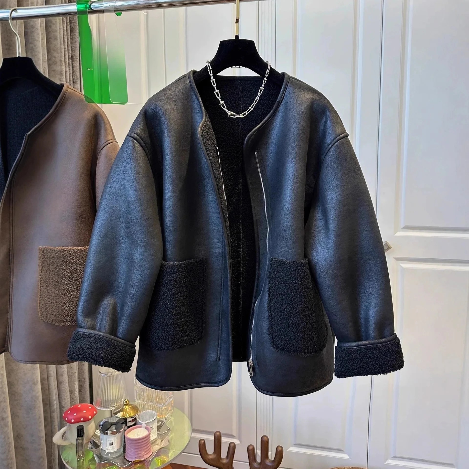 

Vintage Warm Sheep Velvet Top Women's Coat Black Faux Leather Lamb Fur Jacket Women's Winter Large Size Loose Motorcycle