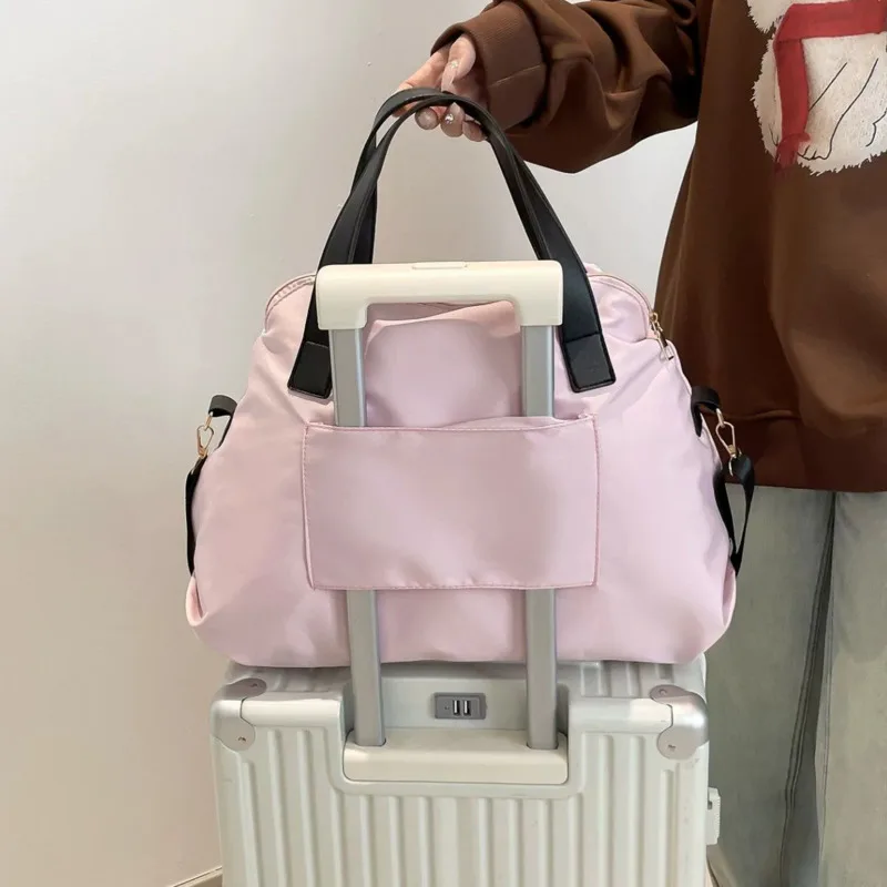 Miniso Tas Tote Lucu Hellokitty Kapasitas Tinggi Tas Travel Serbaguna Ringan Tas Kurir Anime Sanrio Kawaii Tas Duffle Anak Perempuan