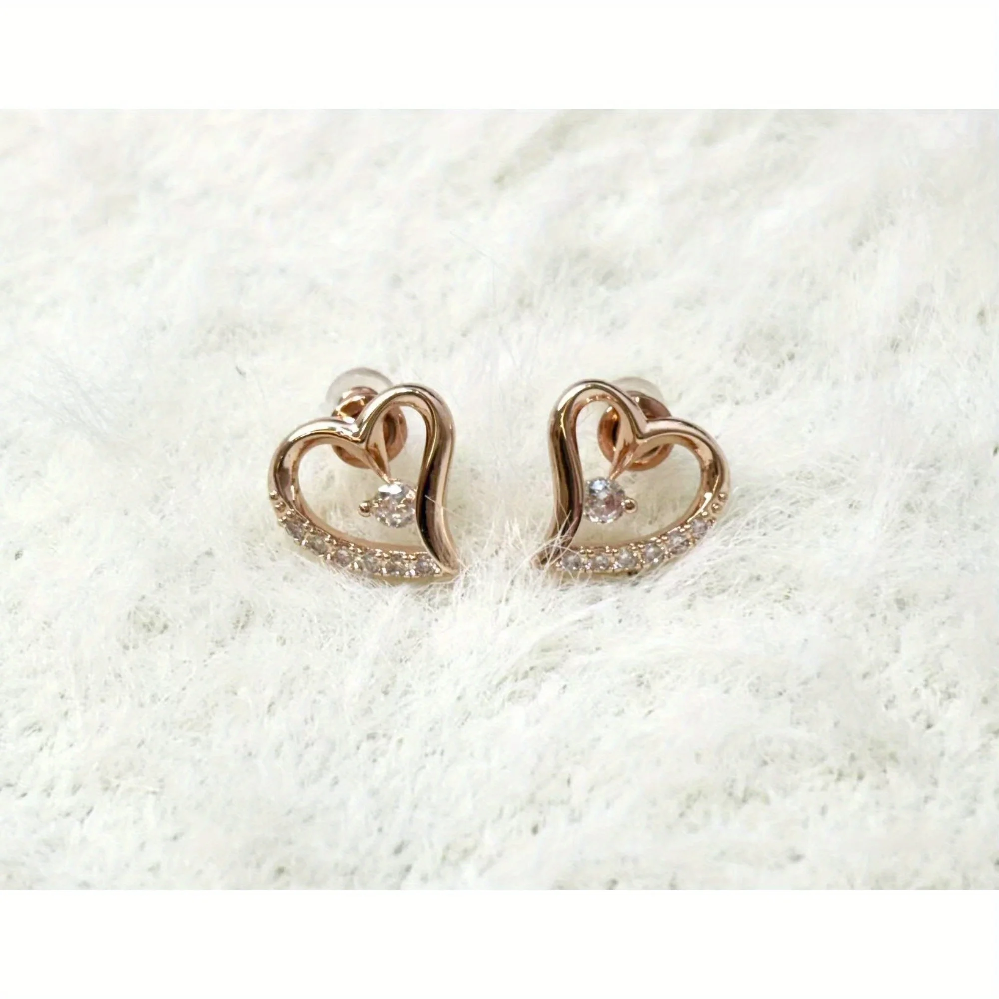 

YILEI gives girlfriend girlfriend earrings, love sweet pink cute heart earrings, micro-inlaid hollow earrings including gift box