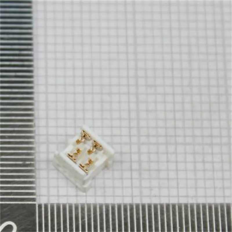1Pcs/Lot  90327-3304  MOLEX connector Picoflex PF-50, Low Profile, IDT Receptacle, 4 Circuits, White, Gold (Au) Plated, Bag