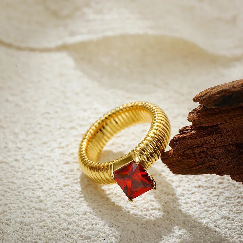 18K مطلية بالذهب مقاوم للماء متعدد الألوان كريستال مكتنزة مخطط الملمس خواتم حساسة لامعة مربع الزركون الأربعاء خاتم مجوهرات بسيطة