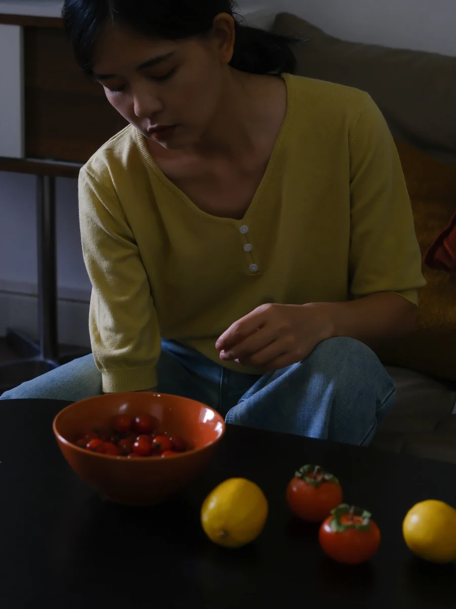 

Женская вязаная футболка с V-образным вырезом и рукавом три четверти, ретро-желтая, эластичная, универсальная, для ношения под одеждой, утягивающая фигуру