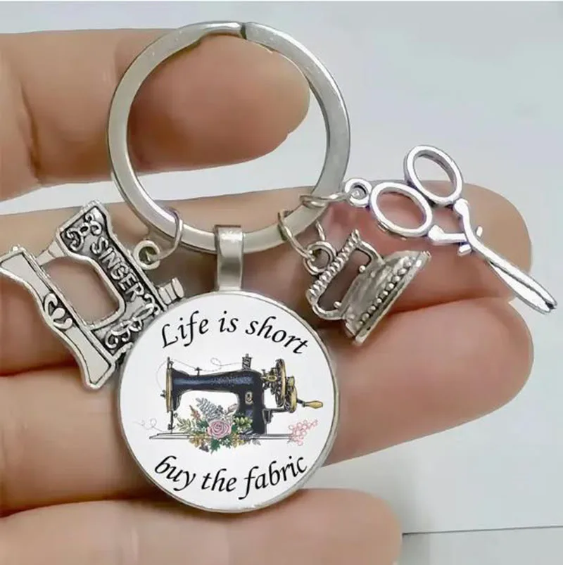 Брелок-для-ключей-с-цветочным-дизайном-«Жизнь-короткая-купите-ткань»-включая-ножницы-и-iro