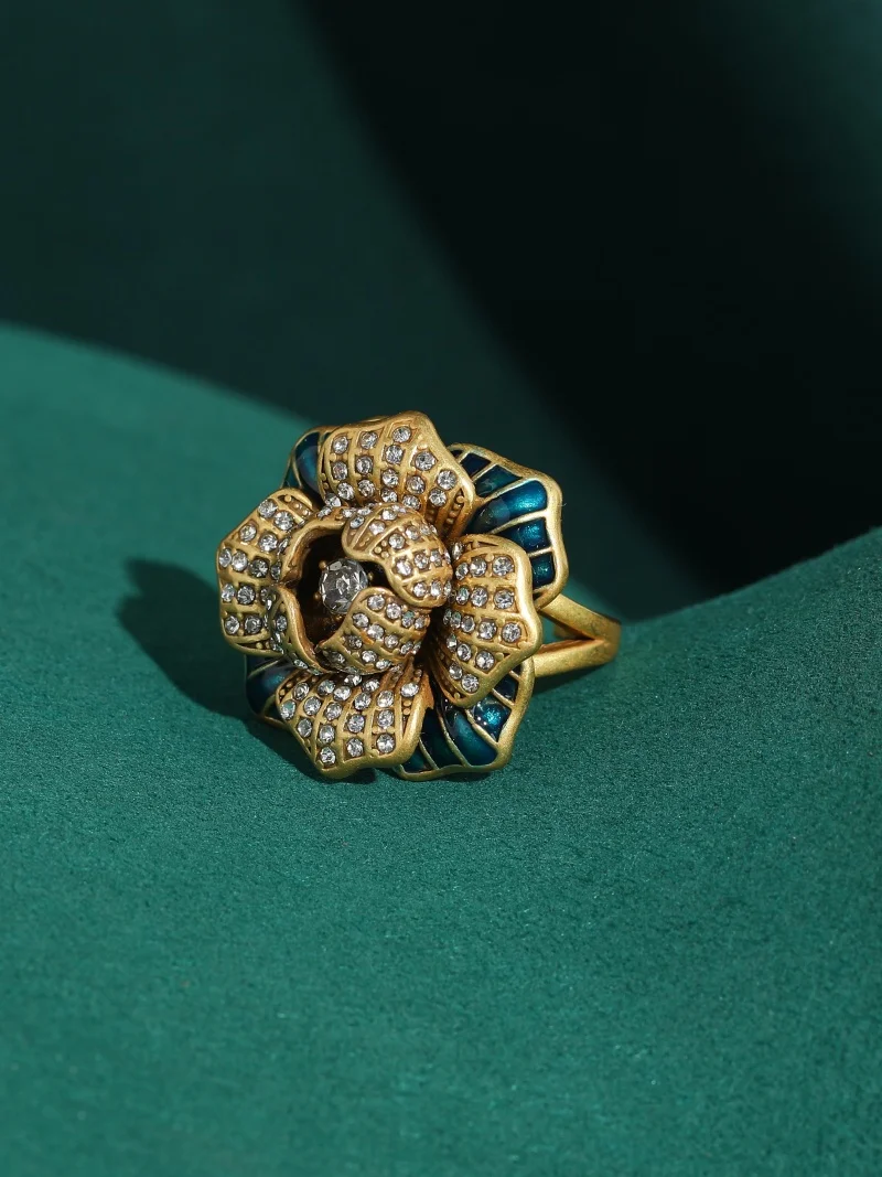 Vintage Strass-Rosenblütenringe in Goldfarbe, Romantische Kamelie mit Blauem Emaille, Luxuriöser Designer-Kupferschmuck für Damen 2026