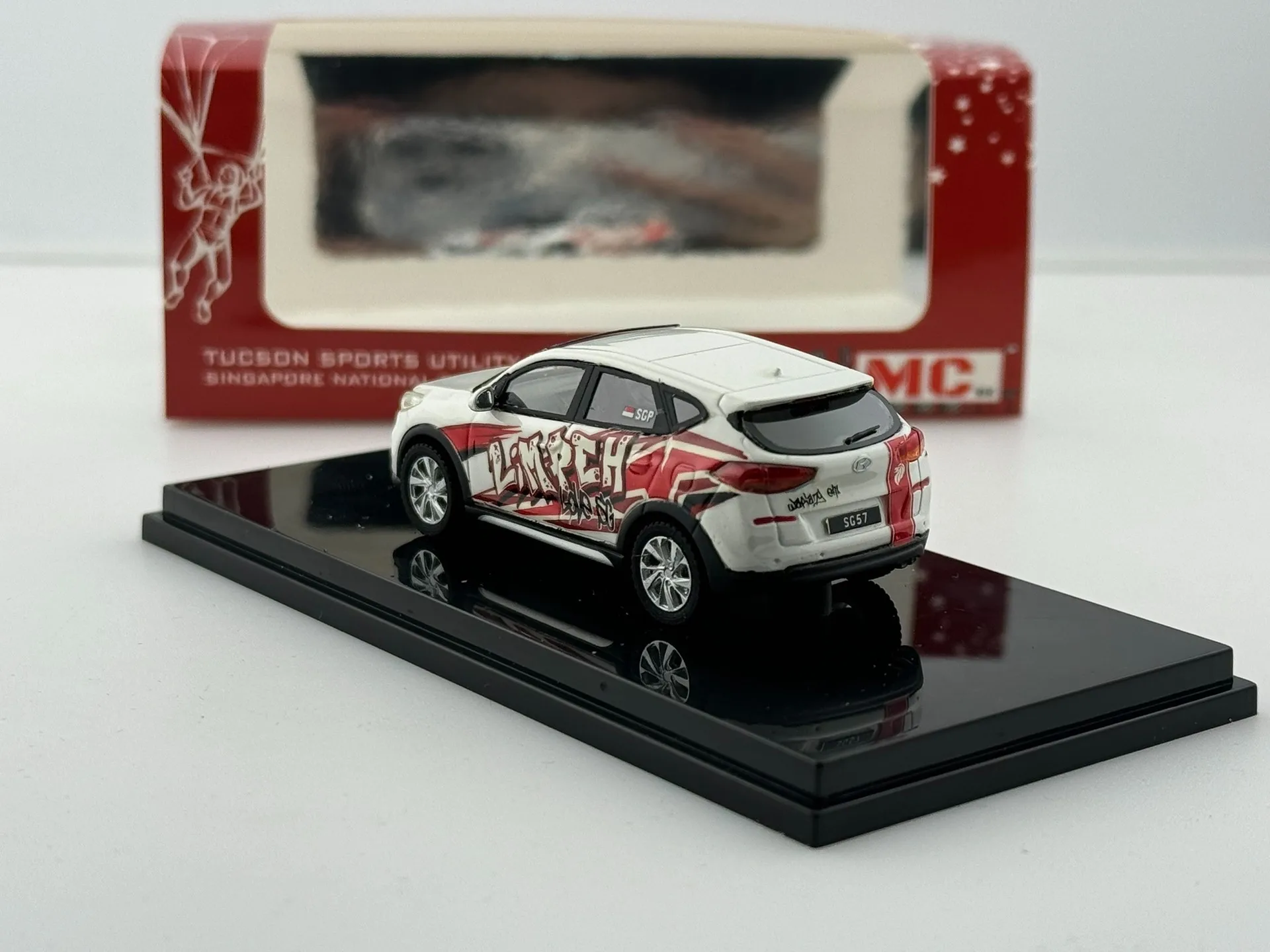 Moulé sous pression MC 1/64 échelle singapour fête nationale spécial sport utilitaire voiture résine modèle de voiture jouet à collectionner cadeau Souvenir affichage