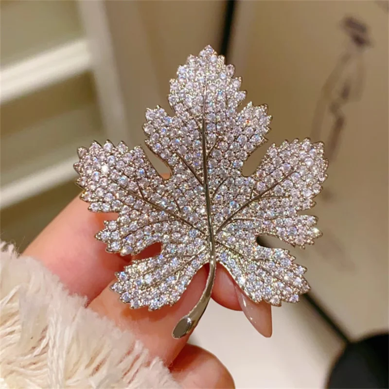 Exquisite Maple Leaf Brooches For Women Girls Luxury Elegant Plant Pins Versatile Shiny Corsage Clothing Accessories Gifts