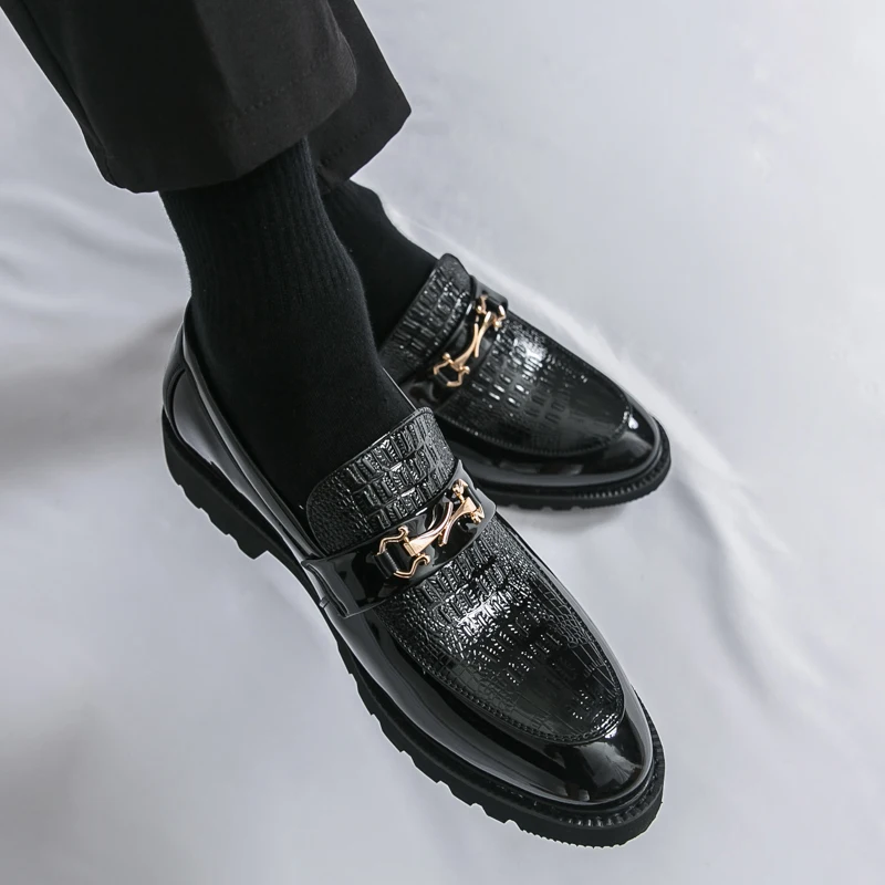 

Classic Black and White Men's Breathable and Anti Slip Loafers Brand Comfortable Pointed Banquet Wedding Casual Leather Shoes