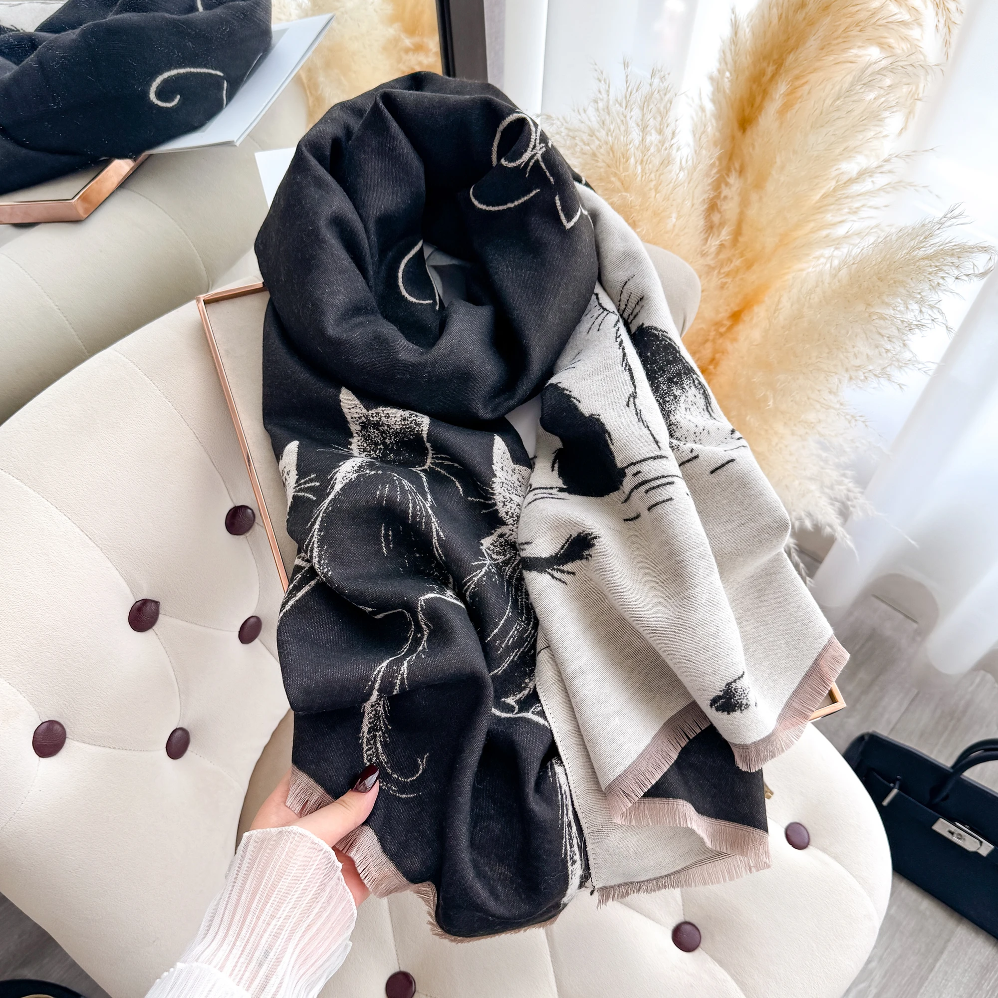 新しい高級冬カシミヤリトルキャットプリントスカーフ女性暖かいパシュミナポンチョスカーフファッションショール厚いスカーフブファンダ