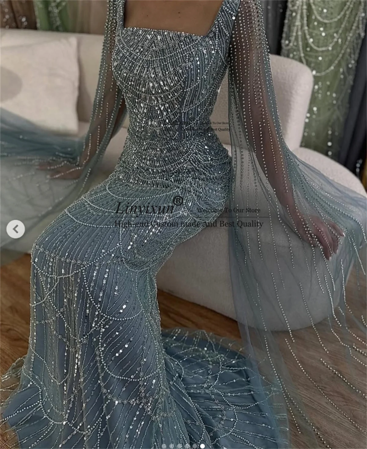 Glitzerndes Dubai-Abendkleid im arabischen Meerjungfrau-Stil mit perlenbesetzten Kristallen, maßgeschneiderte Cape-Ärmel