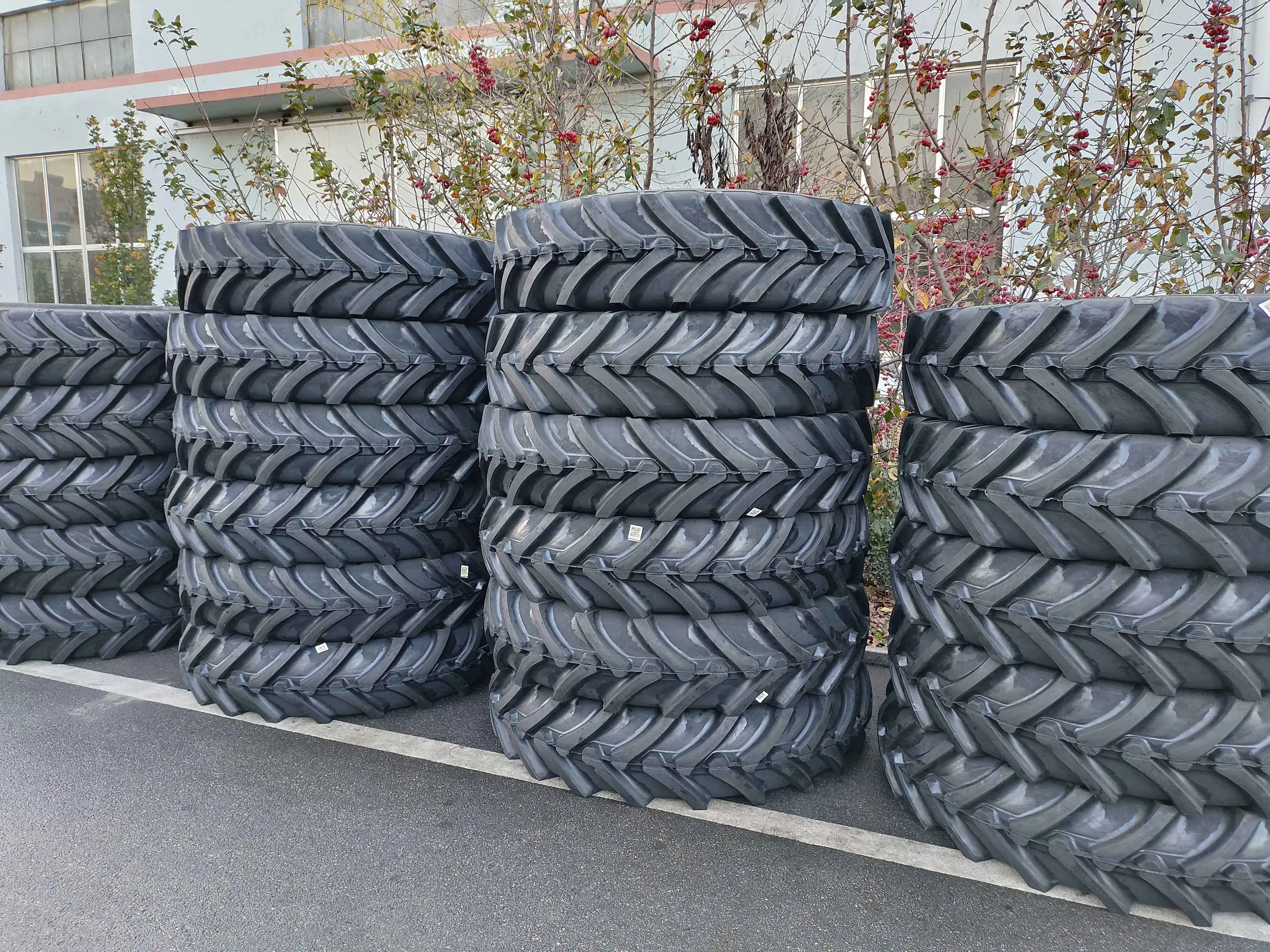 TOP TRUST Brand R-1 14.9-26-12PR TT China Factory Bias Agricultural Tyre 14.9-24 14.9-28 15.5-38 16.9-24 16.9-28 16.9-30 16.9-34