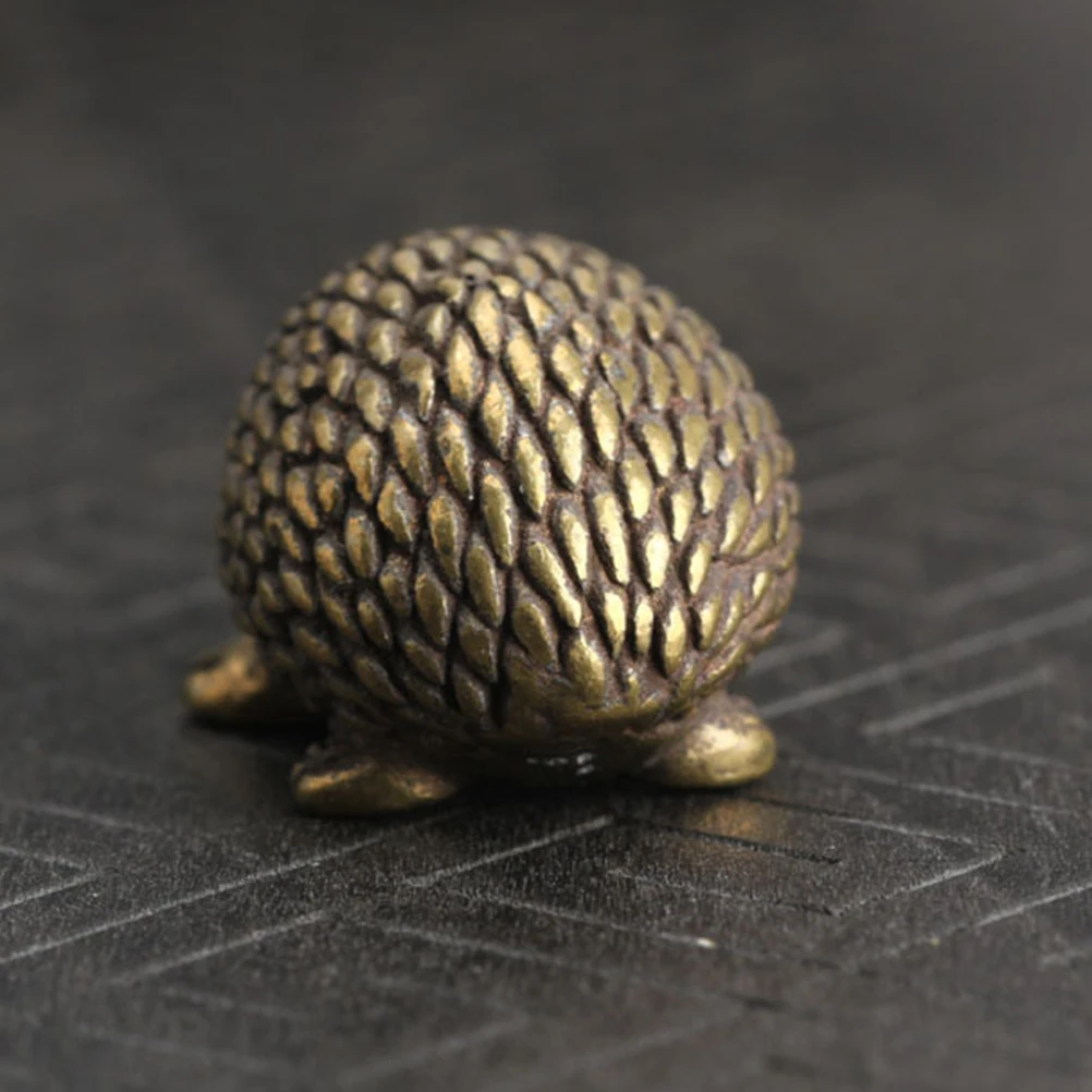 

Brass Hedgehog Widget Retro Hand Carved Polished Car Dashboard Decoration for Family Friends Gift Carving Home Adornment