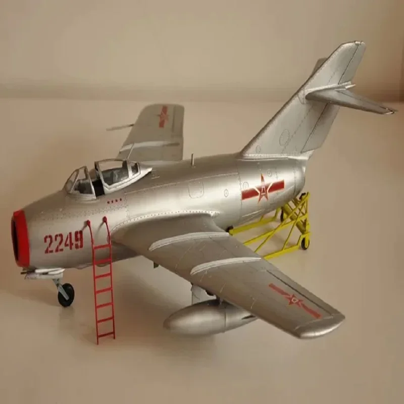 Trompetista 02205 Escala 1/32 F-5 JJ-5 (MIG-17F) Kits de construção de modelo de avião de combate: Hobby brinquedos estáticos para adultos DIY