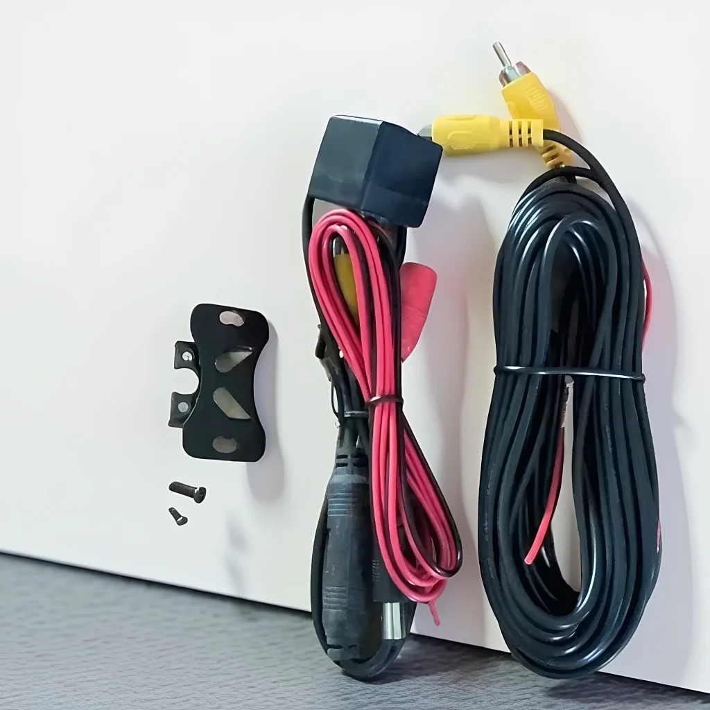 

5-контактная автомобильная камера заднего вида HD с широкоугольным обзором, 4-светодиодным ночным видением и кабелем в комплекте для простой установки сзади