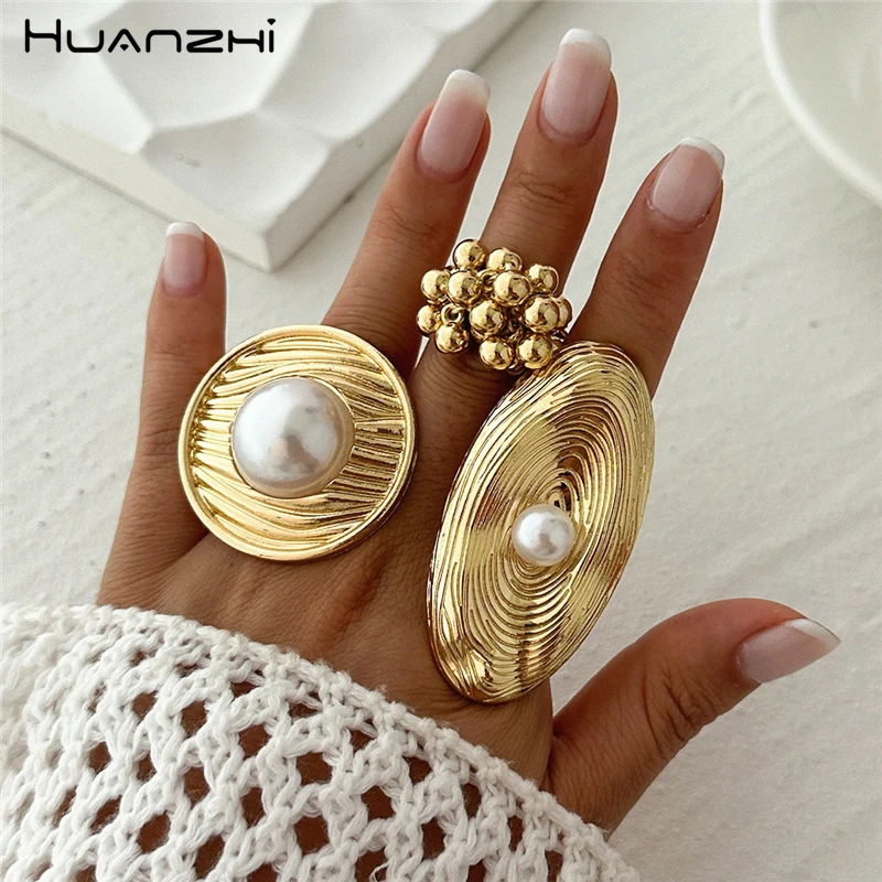 HUANZHI Punk Wrinkle Large Oval Imitation Pearl Rings Personality Exaggerated Vintage Geometric Jewelry for Women 2024 New