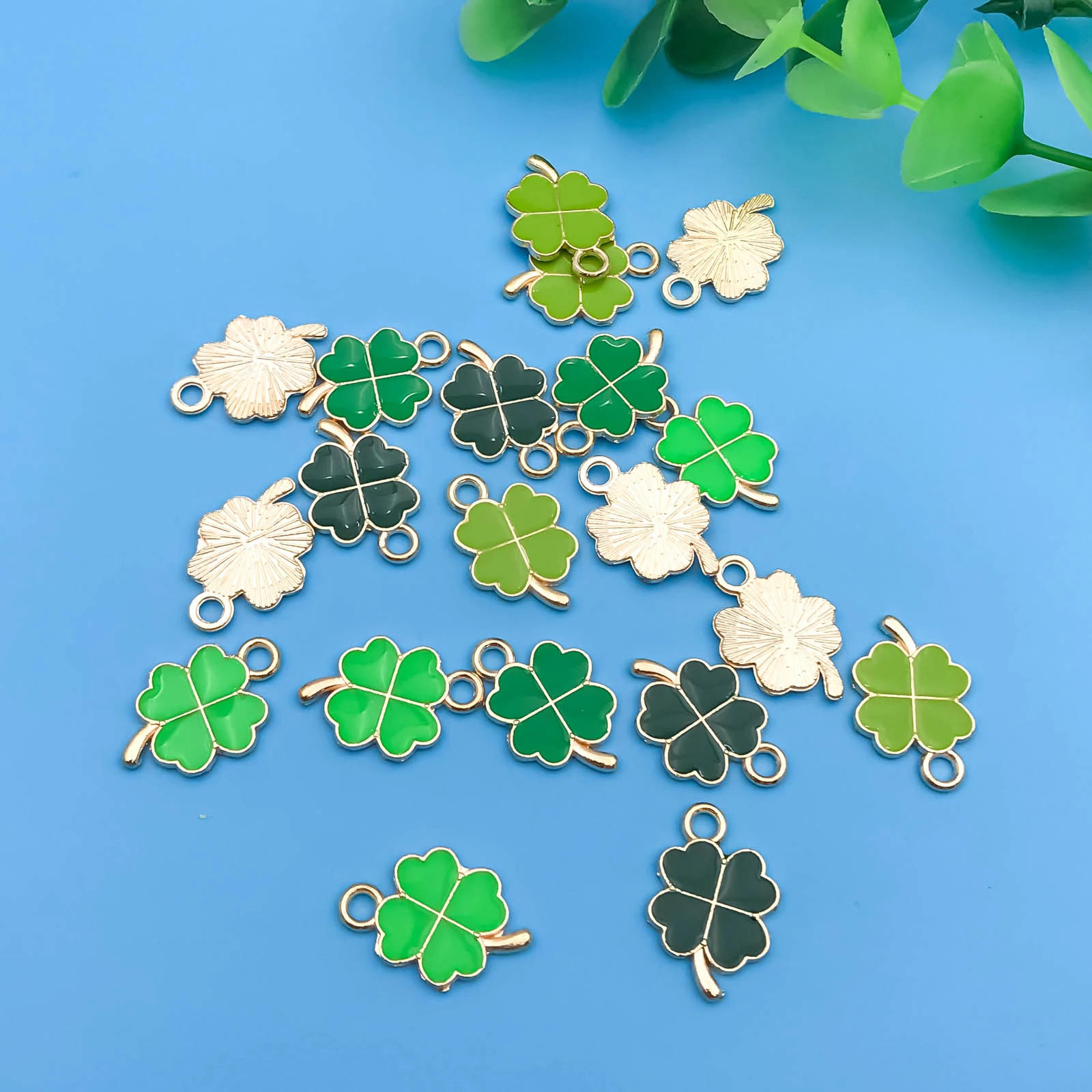 Randomly Mix 20pcs/Set Drip Oil Green Four-leaf Clover Shaped Charms Pendants for DIY Necklace Bracelet Earrings Jewelry Making