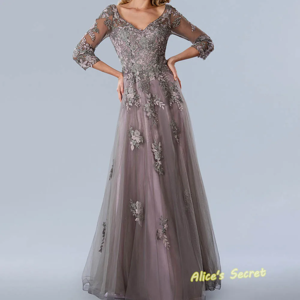 A-Line Lace Mother of the Bride Dress for Wedding Party Sweetheart 3/4 Sleeves Embroidered Appliques Pleat Sweep Train