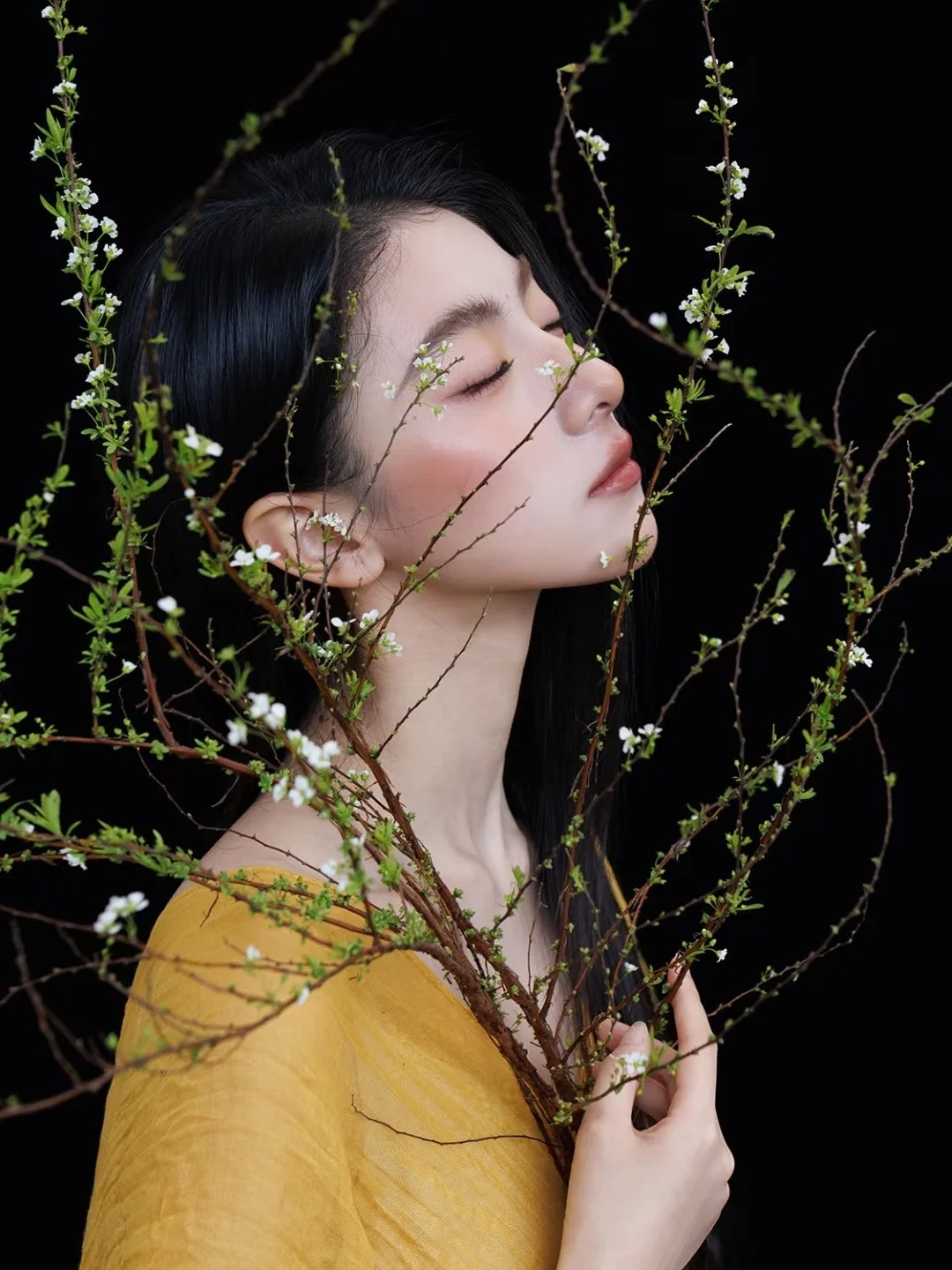 Retro New Chinese Yellow Dress Women's V-neck Lantern Sleeve Pleated Long Dress Photography Costume Spring Art Photography