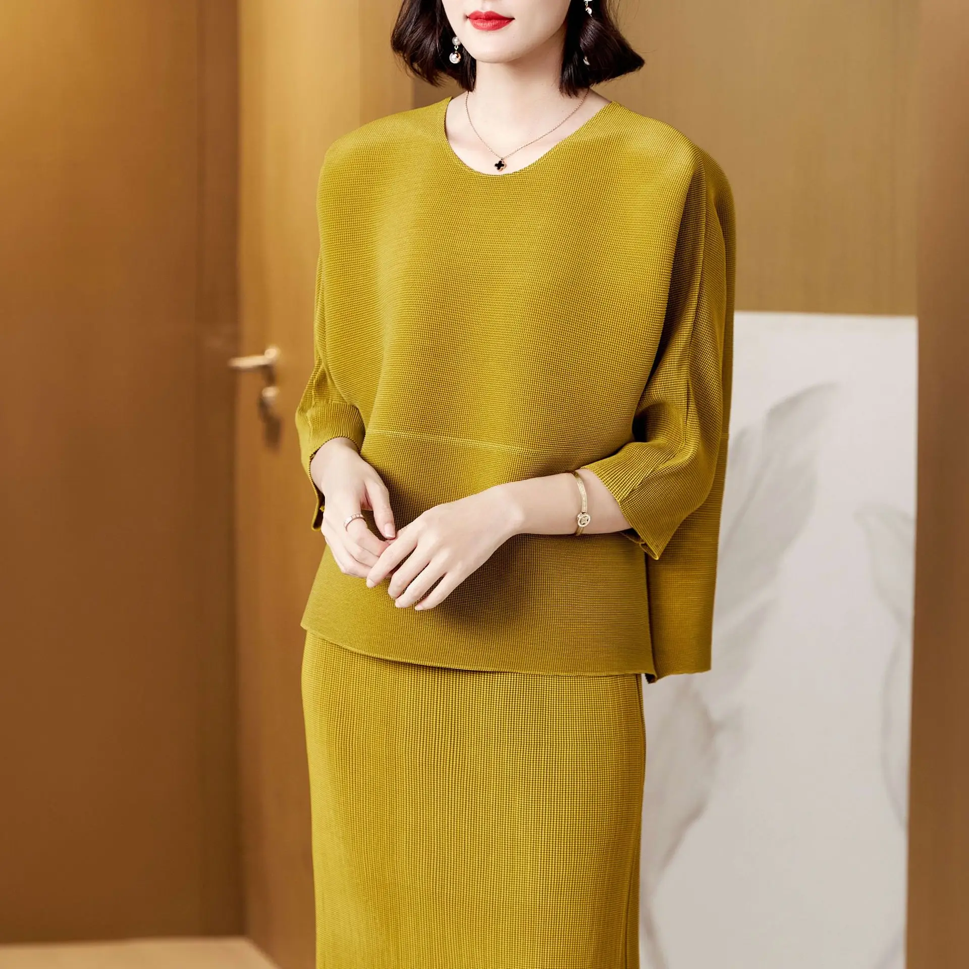 2023 Sping And Summer Solid Color Pleated Blouse For Mothers