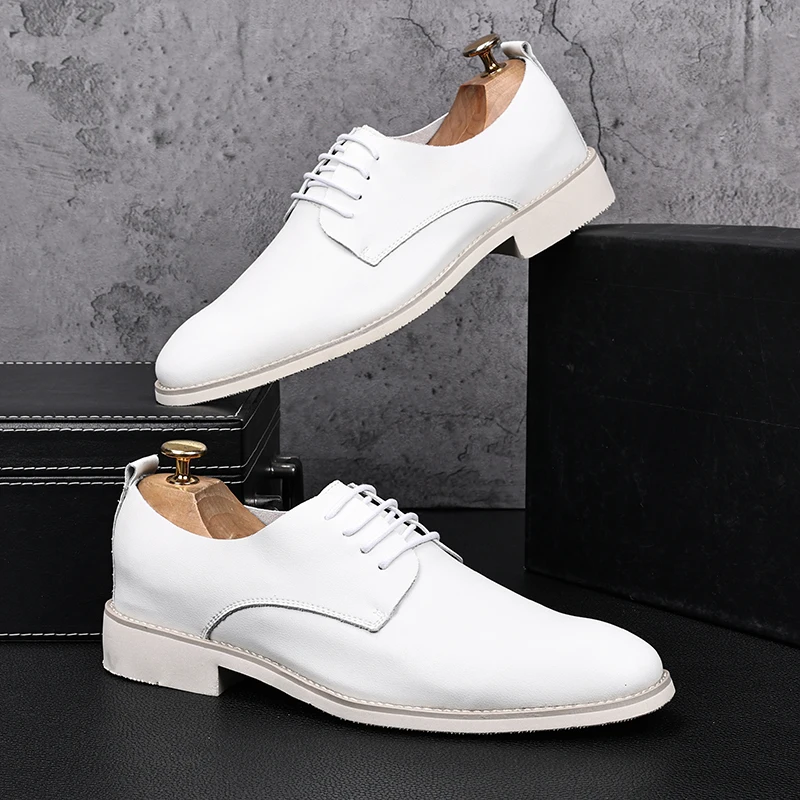 موضة جديدة للرجال الأبيض الدانتيل يصل فستان الزفاف أحذية الذكور عادية أكسفورد أوكسفورد الشقق المتسكعون العودة للوطن حفلة موسيقية Zapatillas Hombre