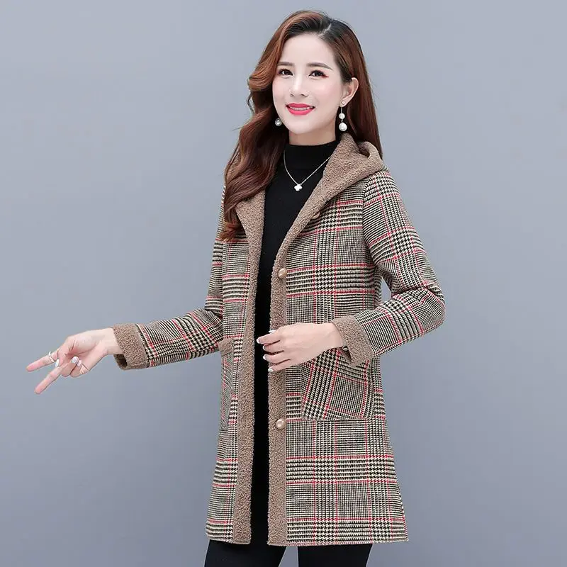 2022 winter plaid printing plush jacket foreign style warm and cold-proof mother women's clothing splicing trench coat versatile